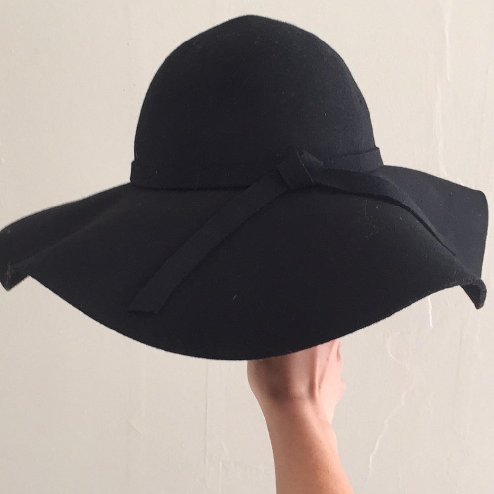 Wide brim wool floppy hat